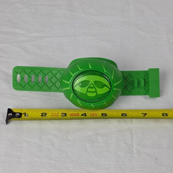 PJ Masks Gekko Wrist Communicator by Hasbro 2021 – Lights & Sounds - Picture 2 of 5